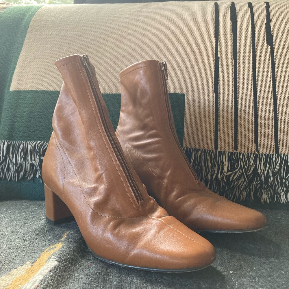 Leather round-toe ankle boots with zip closure.